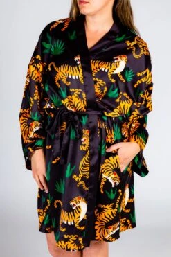 The Tamer | Ladies Unisex Tiger Print Satin Kimono -Clothing Store 03 18Hawaiians Suits Kimonos Overalls 2566