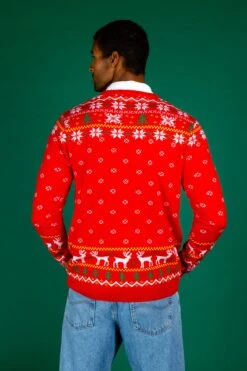 Santa Is Fake News | Men's Jesus Christ Xmas Sweater -Clothing Store 08 29 Christmas GuysSuits IMG 4711